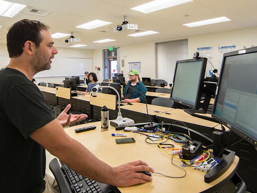 Cabrillo College Computer Information Systems Computer Classroom