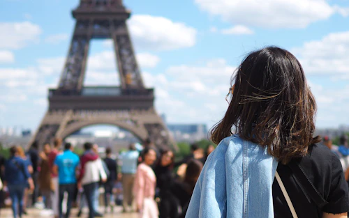 Estudiante en la Torre Eiffel