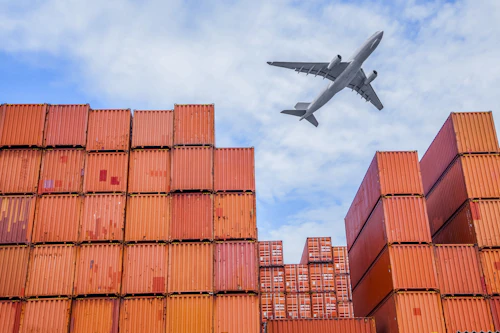 vuelo avión transporte carga embarcaciones portacontenedores transportista de mercancías