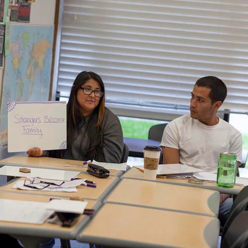 Cabrillo College Academy for College Excellence -ACE - Estudiantes en el aula cuadrado