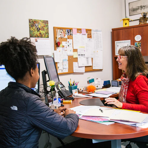 Estudiante con consejero