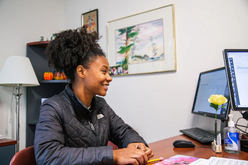 estudiante sonriente