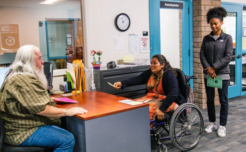 Estudiantes en el Centro de Supervisión ASC