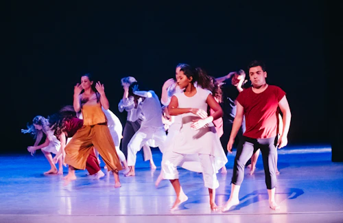 Bailarines en el escenario