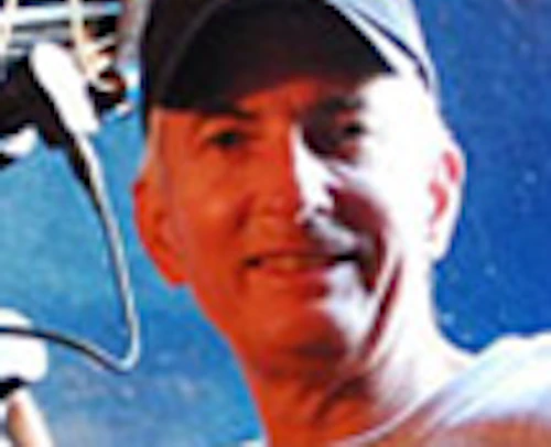 Dr. Rick en el domo del Observatorio Cabrillo con telescopio