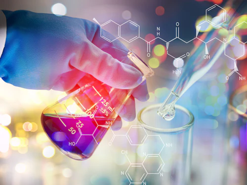 vierte líquido en probetas