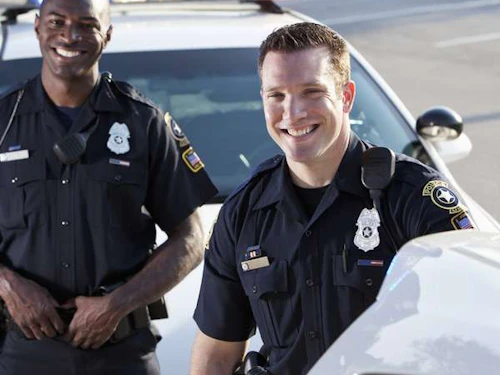 oficiales de policía masculinos