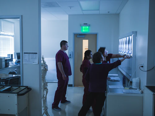 Decrative Image: rad tech class reading X-Rays