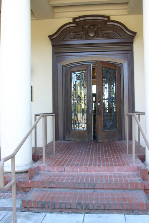 open door to the Sesnon House
