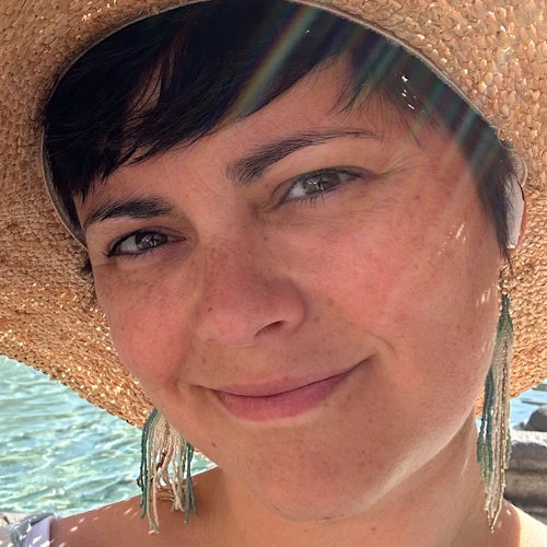 Heather Gray in front of a fountain