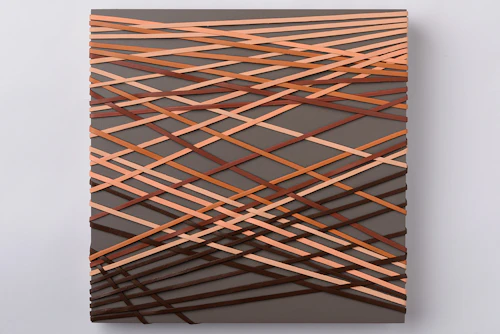 Pilar Agüero-Esparza "Stratum Weave" piel de color de la piel envuelta alrededor de lienzo pintado