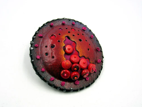 broche brillante rojo con revestimiento acr