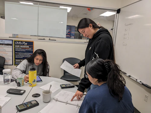 Resolver matemáticas juntos