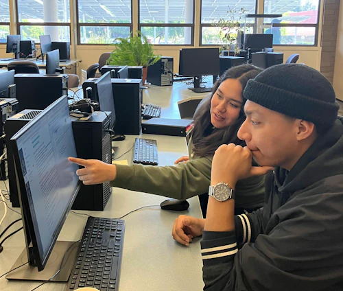 Estudiantes de CABT trabajando en el CTC