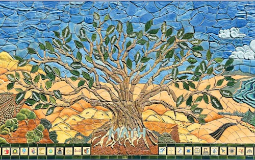 mural en mosaico de un árbol que destaca los campos de estudio STEM