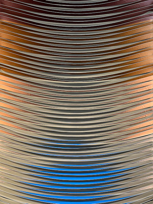 "Lace Curve Relief," detalle, acrílico, lienzo, hilo, velcro