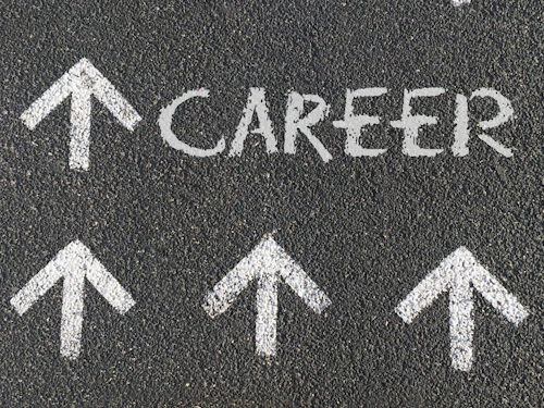 carrera con flechas hacia arriba