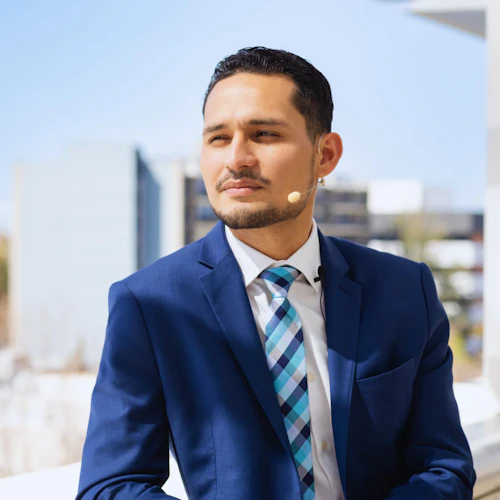 Headshot of Ovi Vasquez