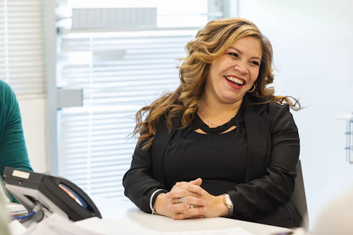 estudiante de servicios a la mujer