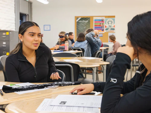 estudiantes hablando