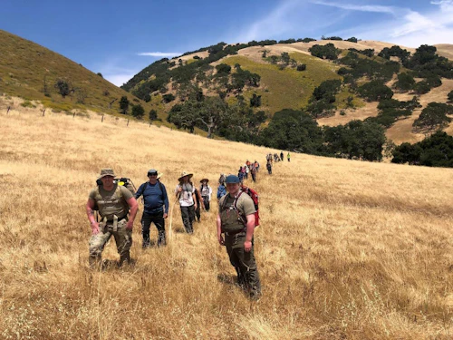 realizando trabajo de campo para antropología